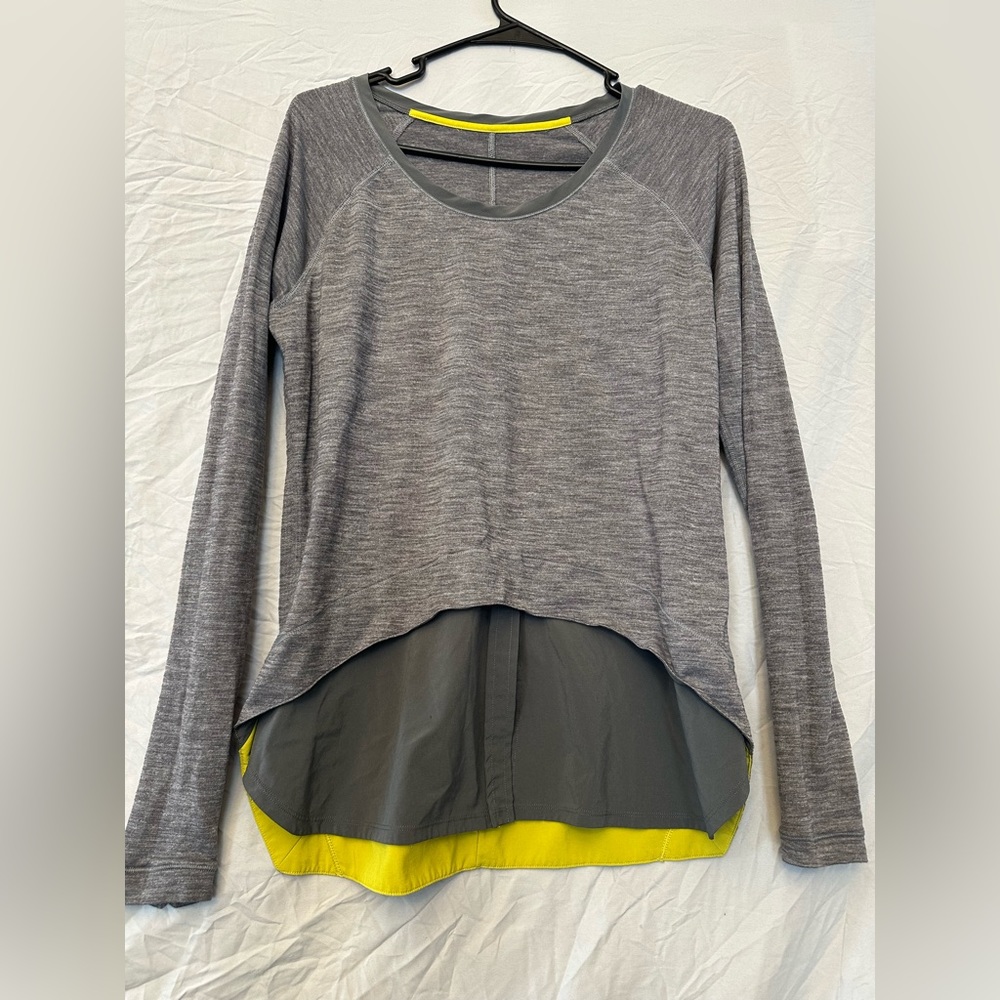 Lululemon Layered LS Tee Heathered Slate Almost Pear Gray Shirt Luon, size 6